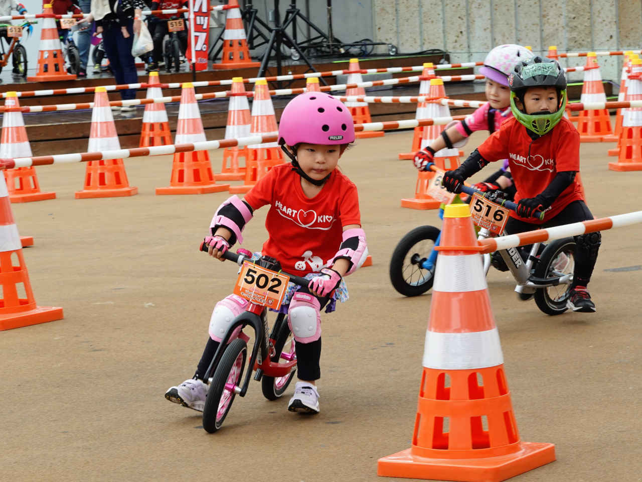 ストライダー大会 ジャパンカップキックバイク大会に出場する女の子